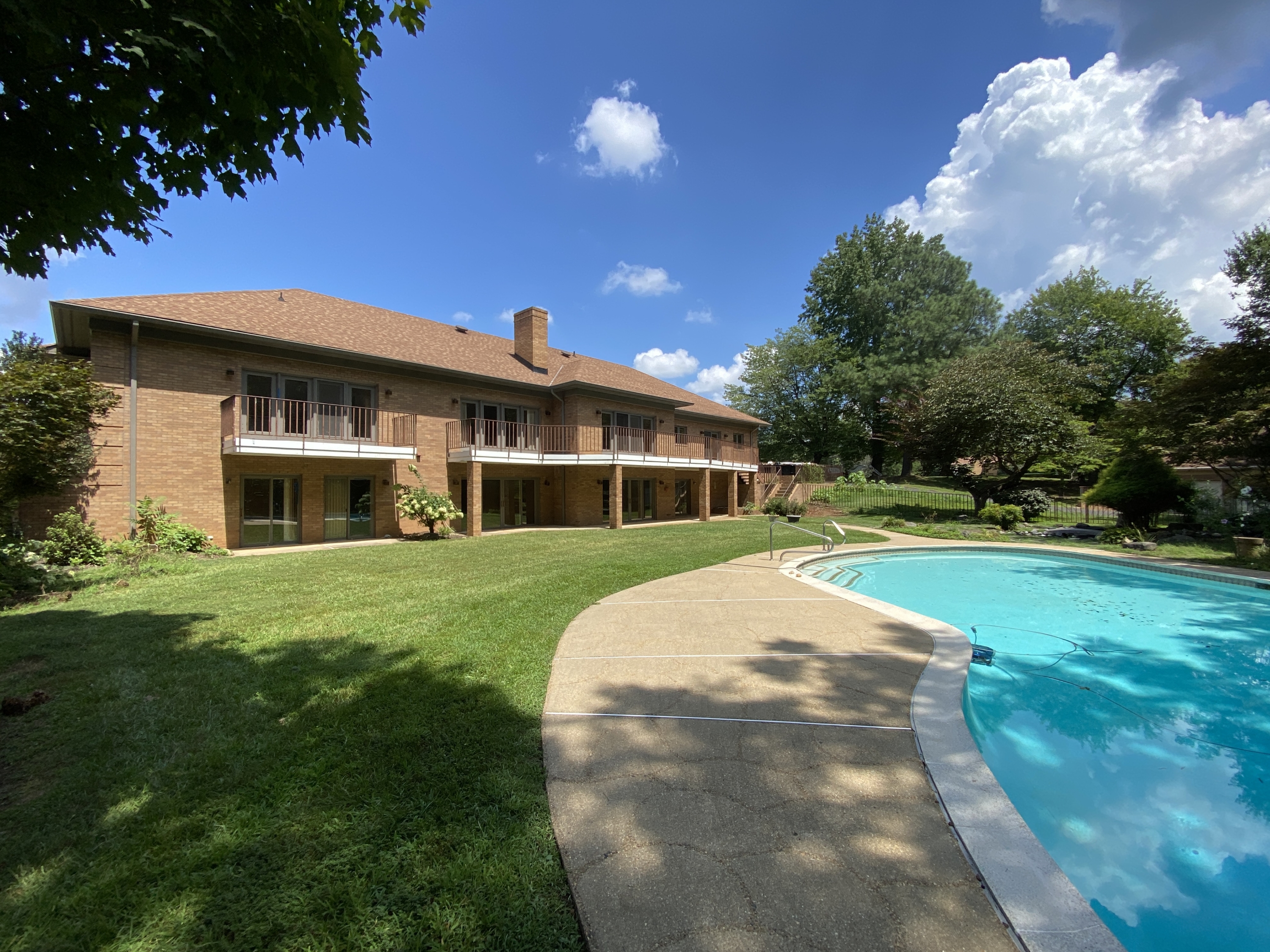 11225 North Club Drive