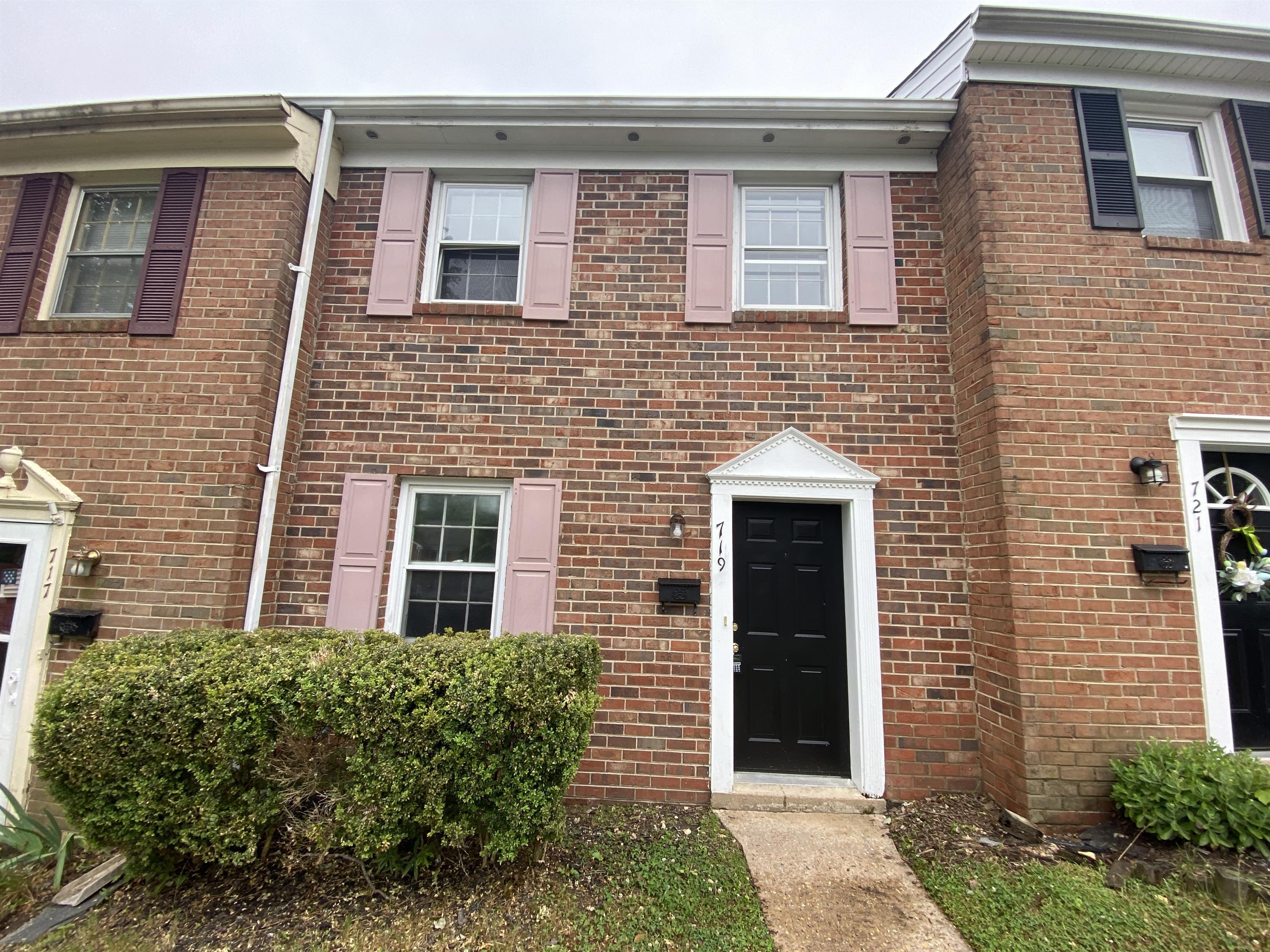 719 Olde Greenwich Circle